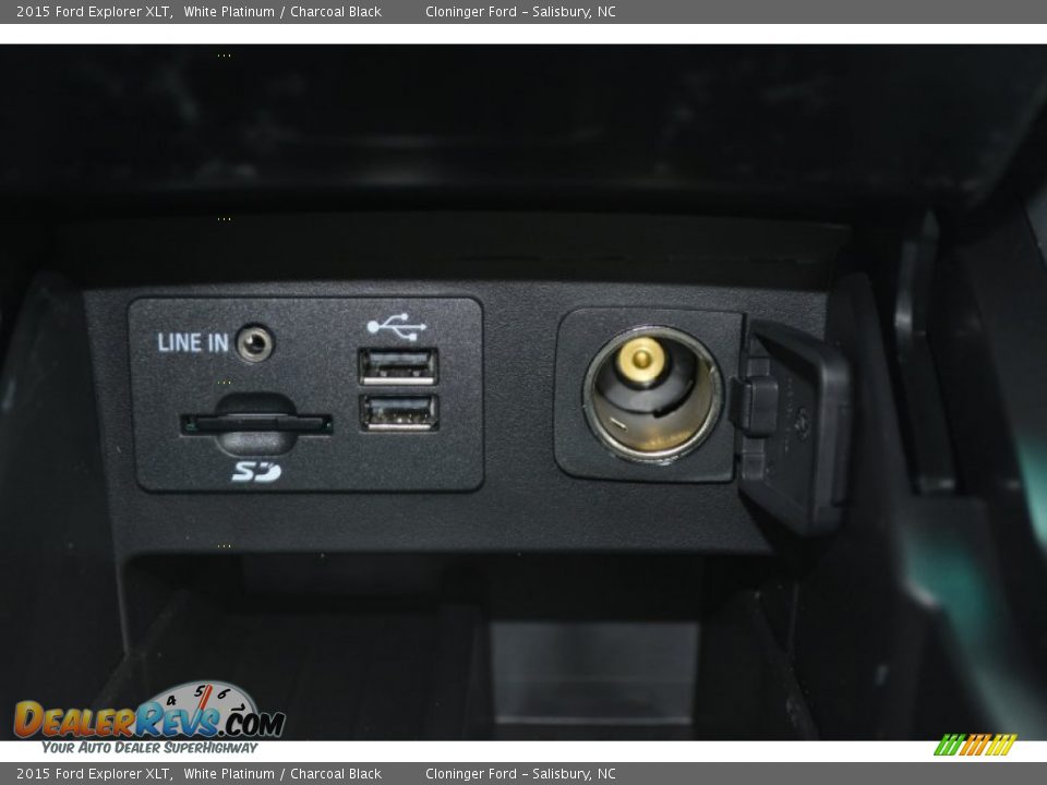 2015 Ford Explorer XLT White Platinum / Charcoal Black Photo #18