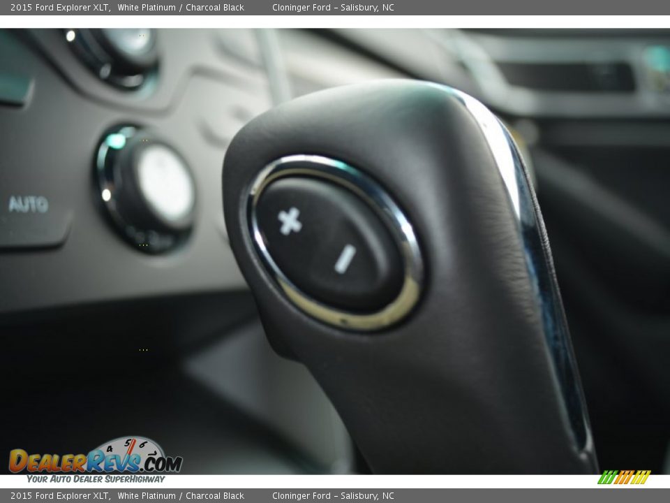 2015 Ford Explorer XLT White Platinum / Charcoal Black Photo #20