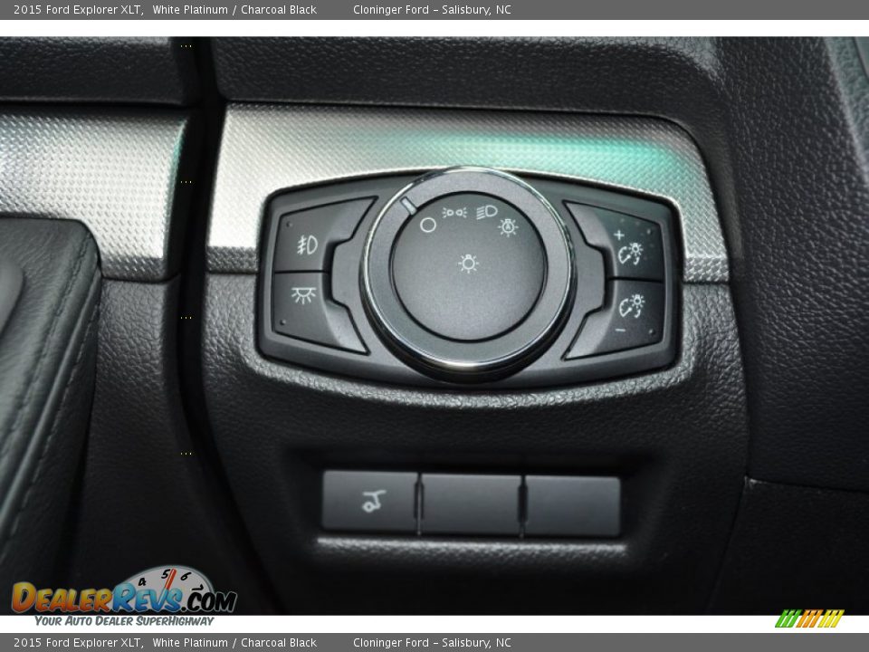 2015 Ford Explorer XLT White Platinum / Charcoal Black Photo #23