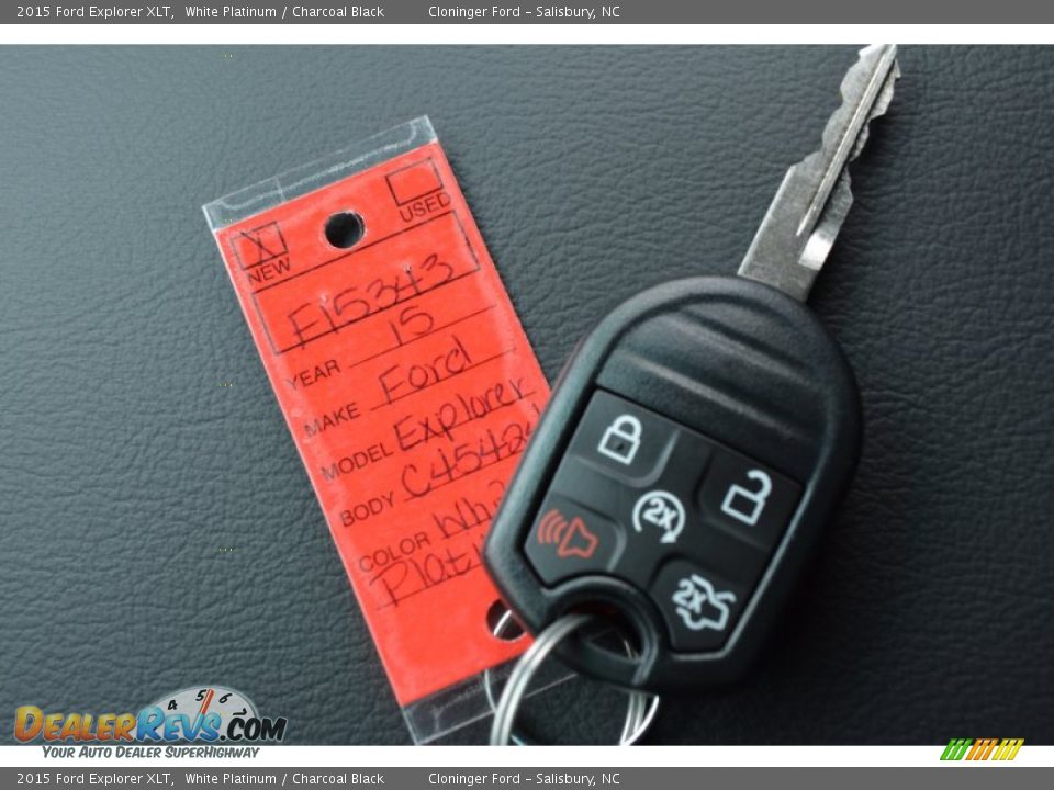 2015 Ford Explorer XLT White Platinum / Charcoal Black Photo #24