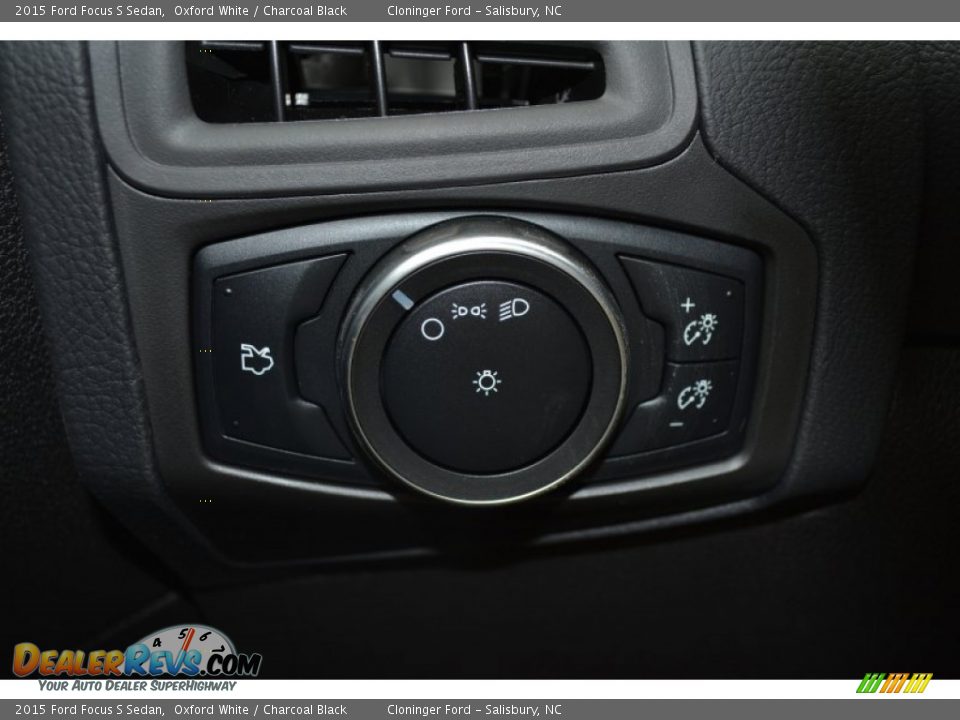 Controls of 2015 Ford Focus S Sedan Photo #20