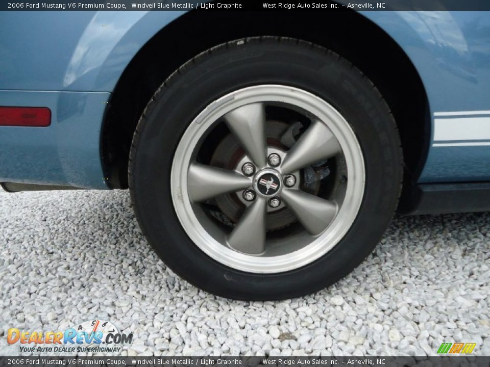 2006 Ford Mustang V6 Premium Coupe Windveil Blue Metallic / Light Graphite Photo #9