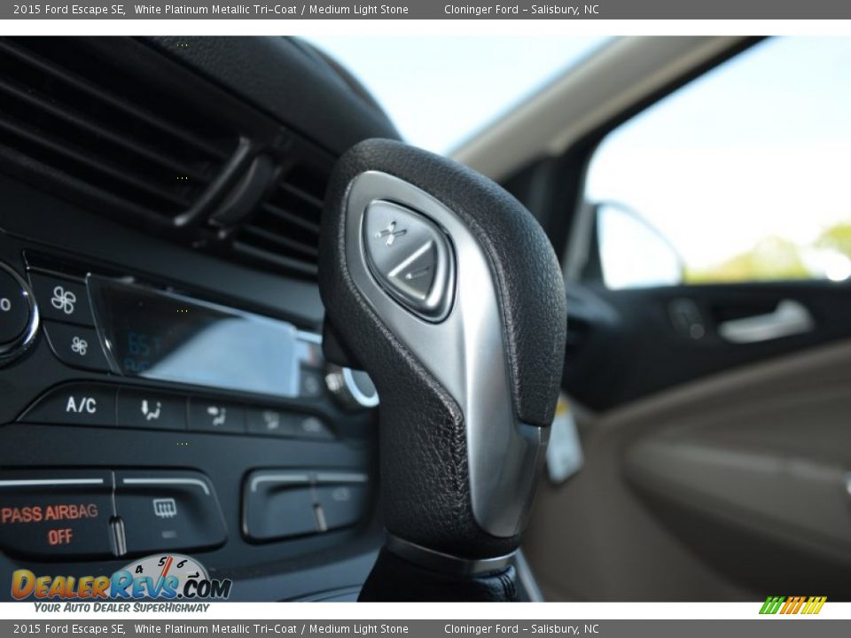 2015 Ford Escape SE White Platinum Metallic Tri-Coat / Medium Light Stone Photo #19