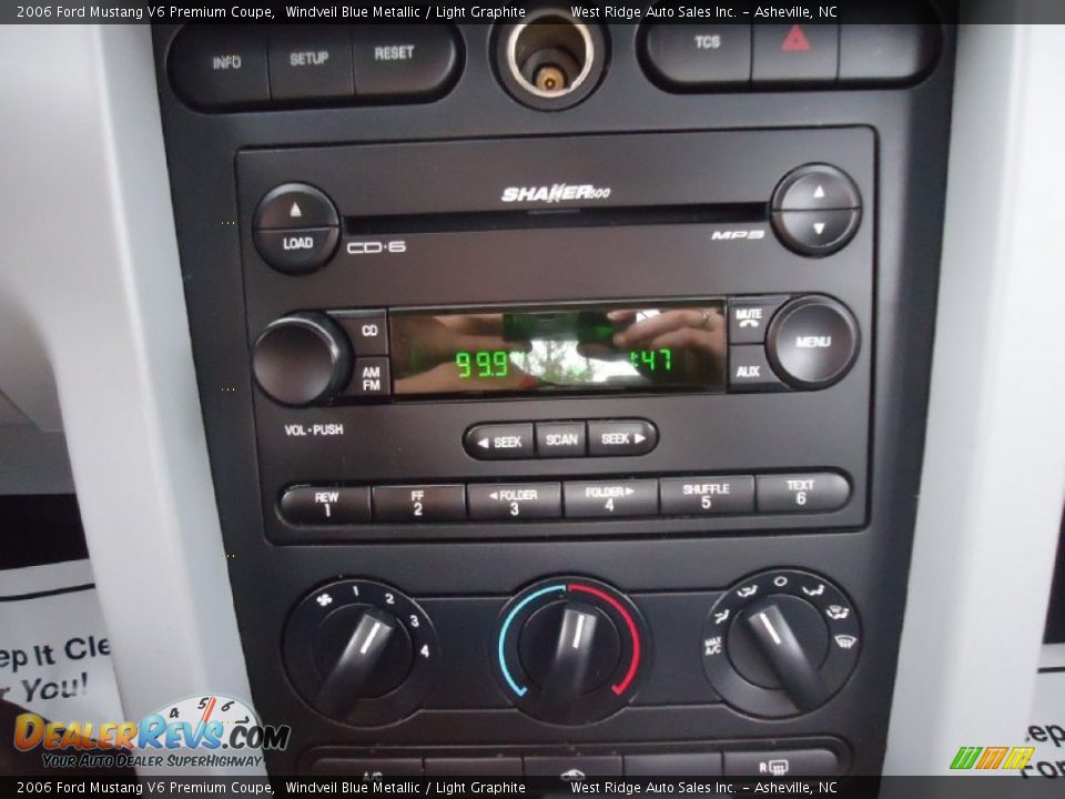 Controls of 2006 Ford Mustang V6 Premium Coupe Photo #19