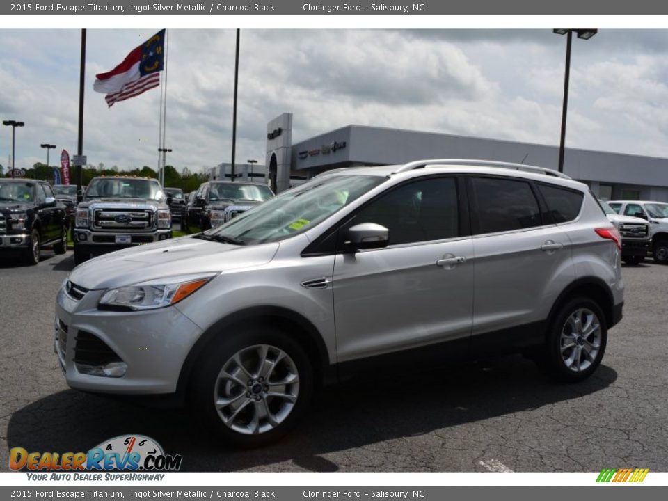 Front 3/4 View of 2015 Ford Escape Titanium Photo #3
