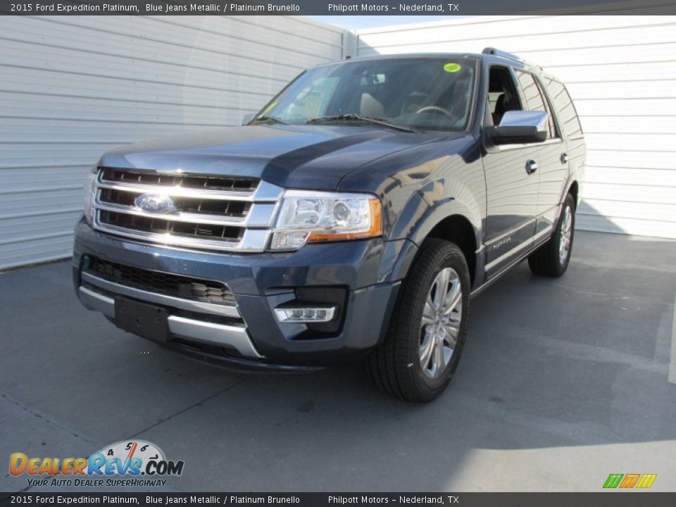 Front 3/4 View of 2015 Ford Expedition Platinum Photo #7