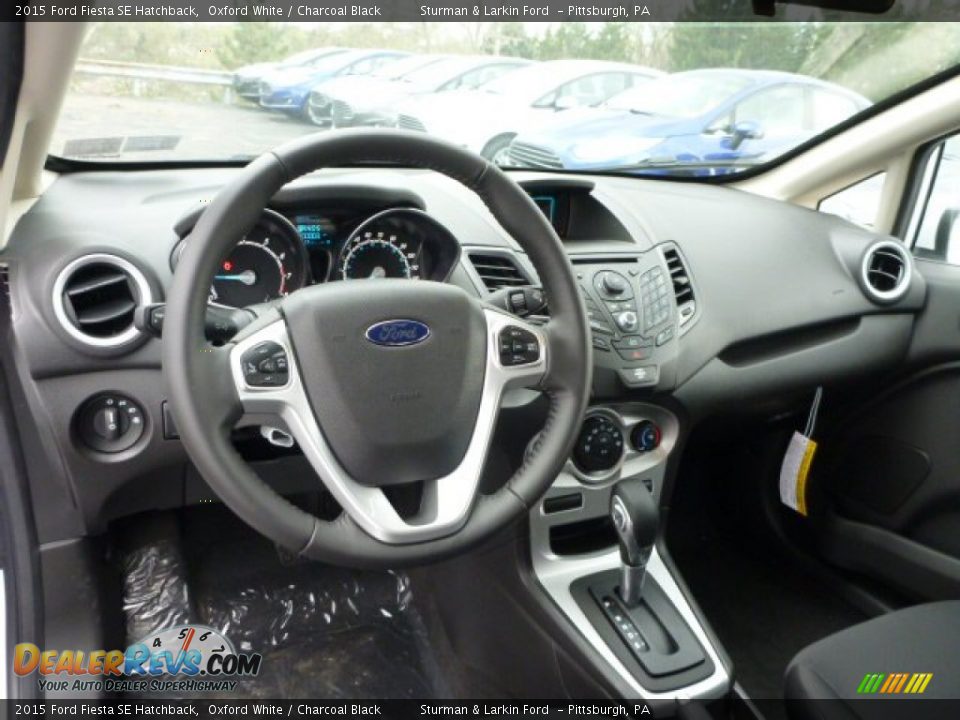 2015 Ford Fiesta SE Hatchback Oxford White / Charcoal Black Photo #10