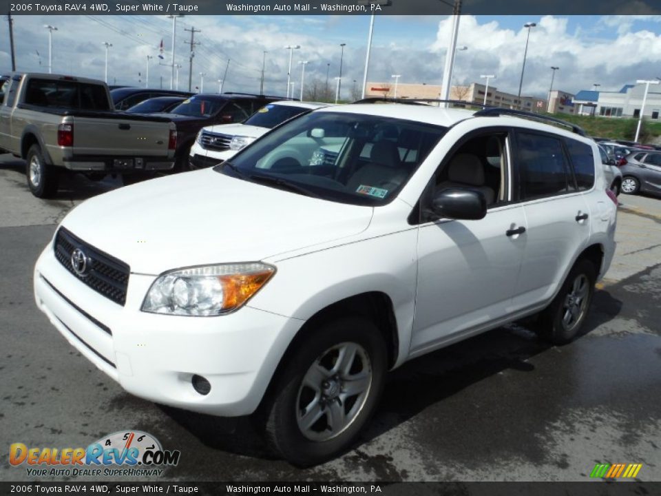 Front 3/4 View of 2006 Toyota RAV4 4WD Photo #5