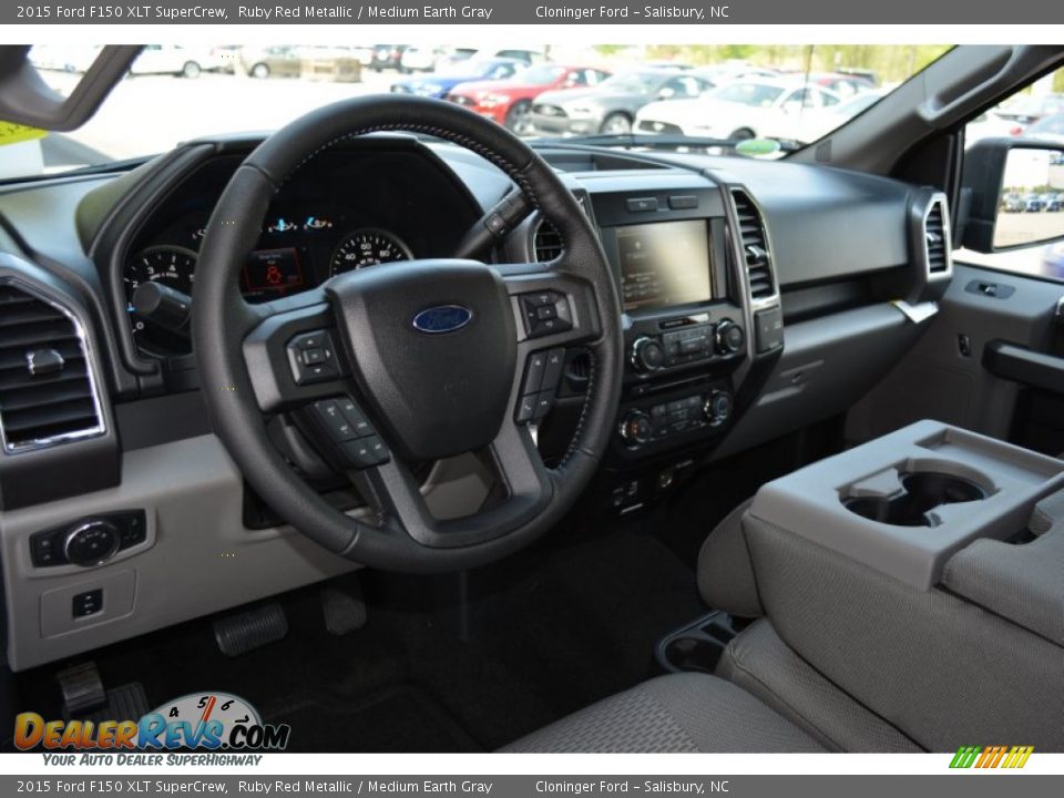 Medium Earth Gray Interior - 2015 Ford F150 XLT SuperCrew Photo #10