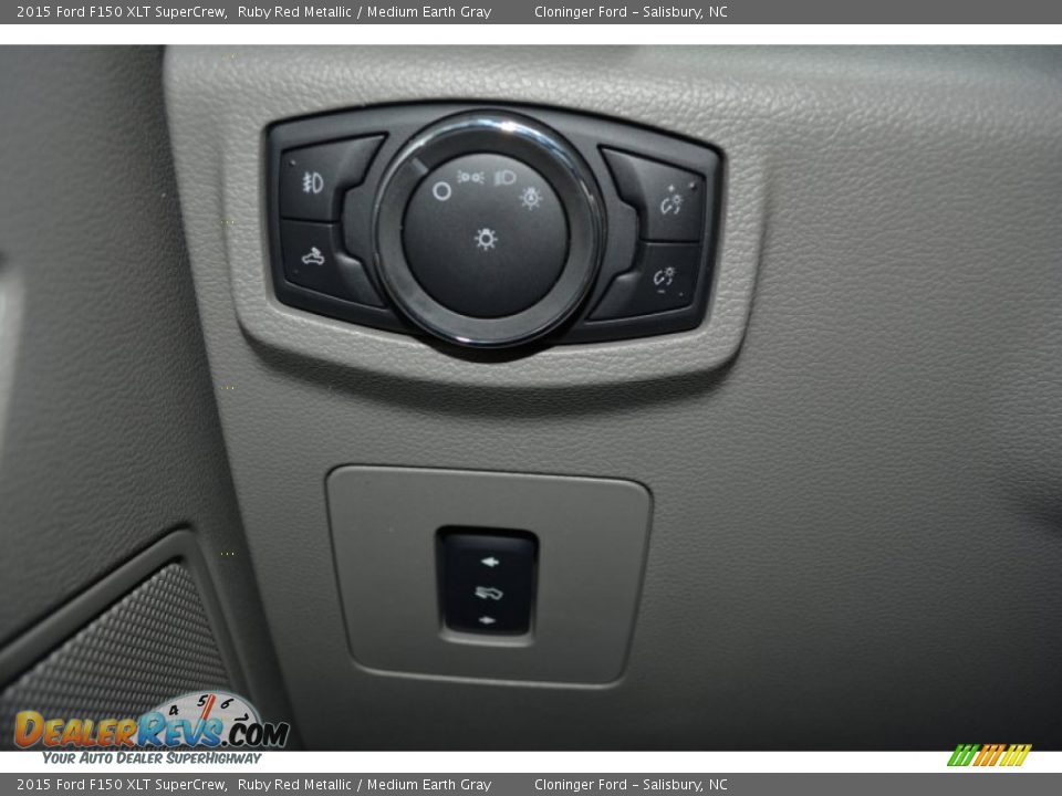 Controls of 2015 Ford F150 XLT SuperCrew Photo #25