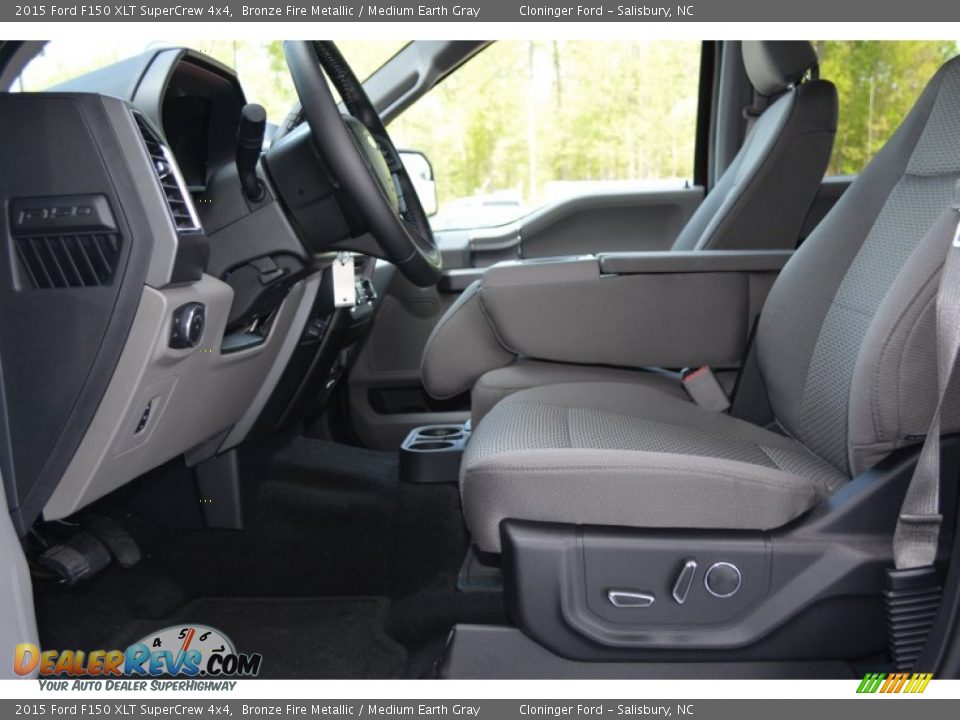 Front Seat of 2015 Ford F150 XLT SuperCrew 4x4 Photo #7
