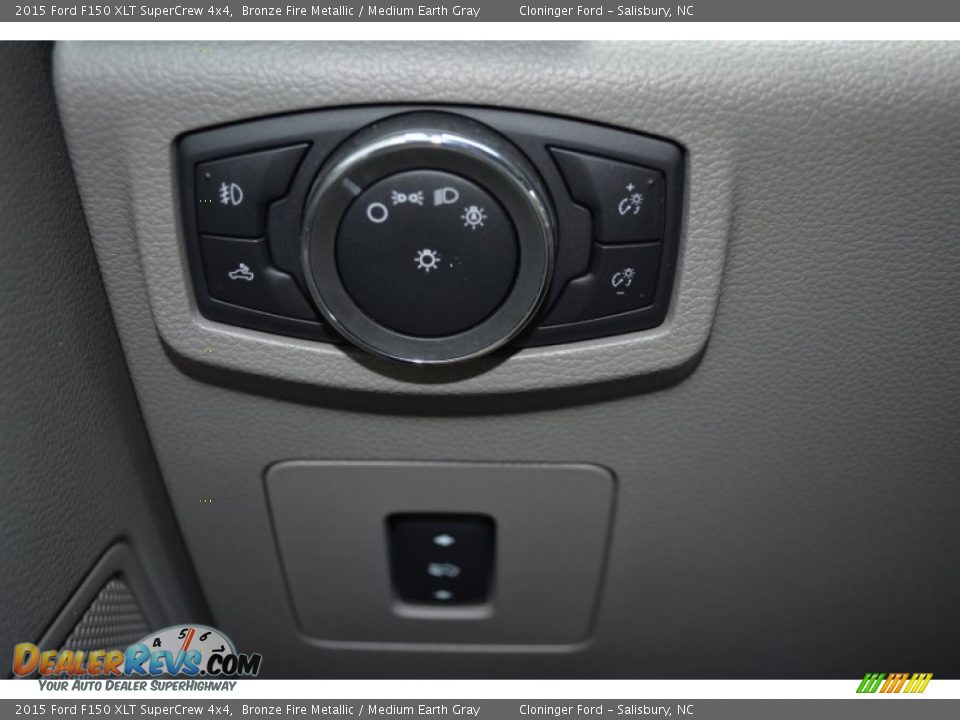 Controls of 2015 Ford F150 XLT SuperCrew 4x4 Photo #26