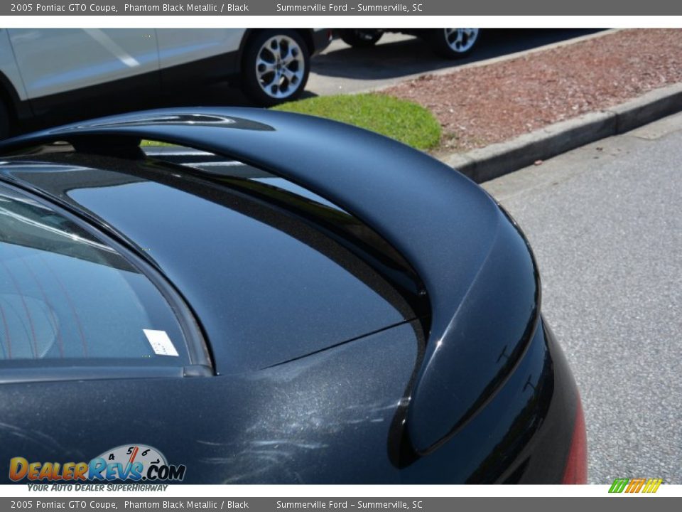 2005 Pontiac GTO Coupe Phantom Black Metallic / Black Photo #14