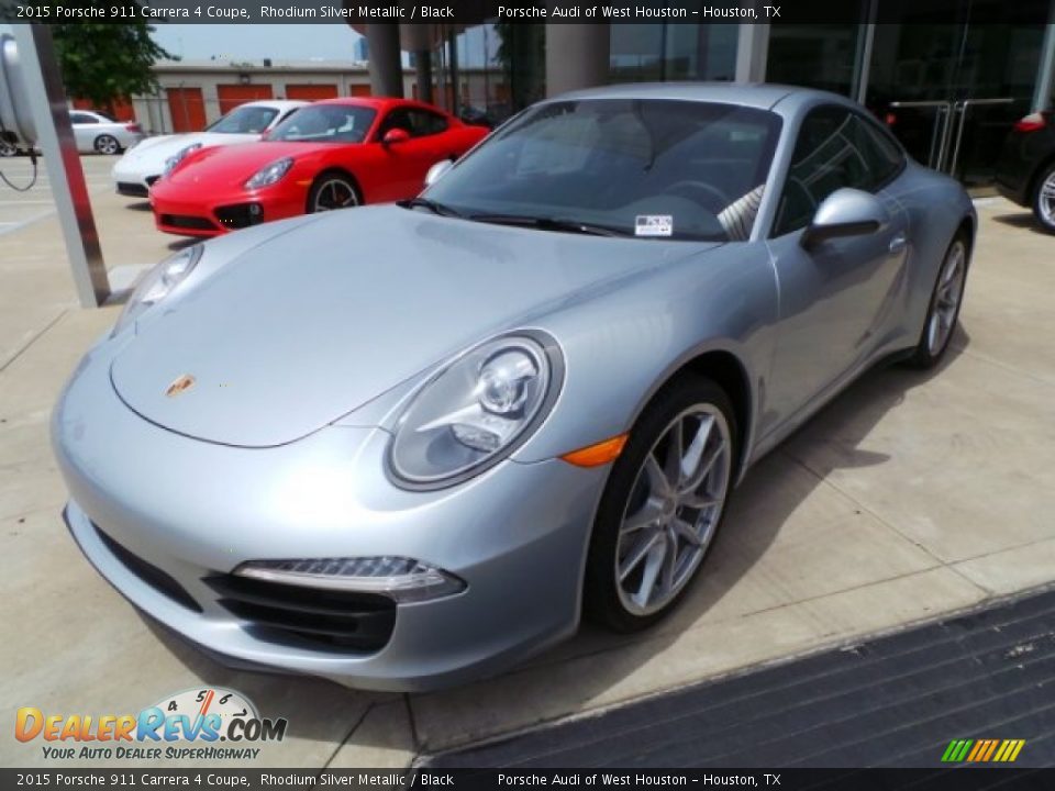 Front 3/4 View of 2015 Porsche 911 Carrera 4 Coupe Photo #3