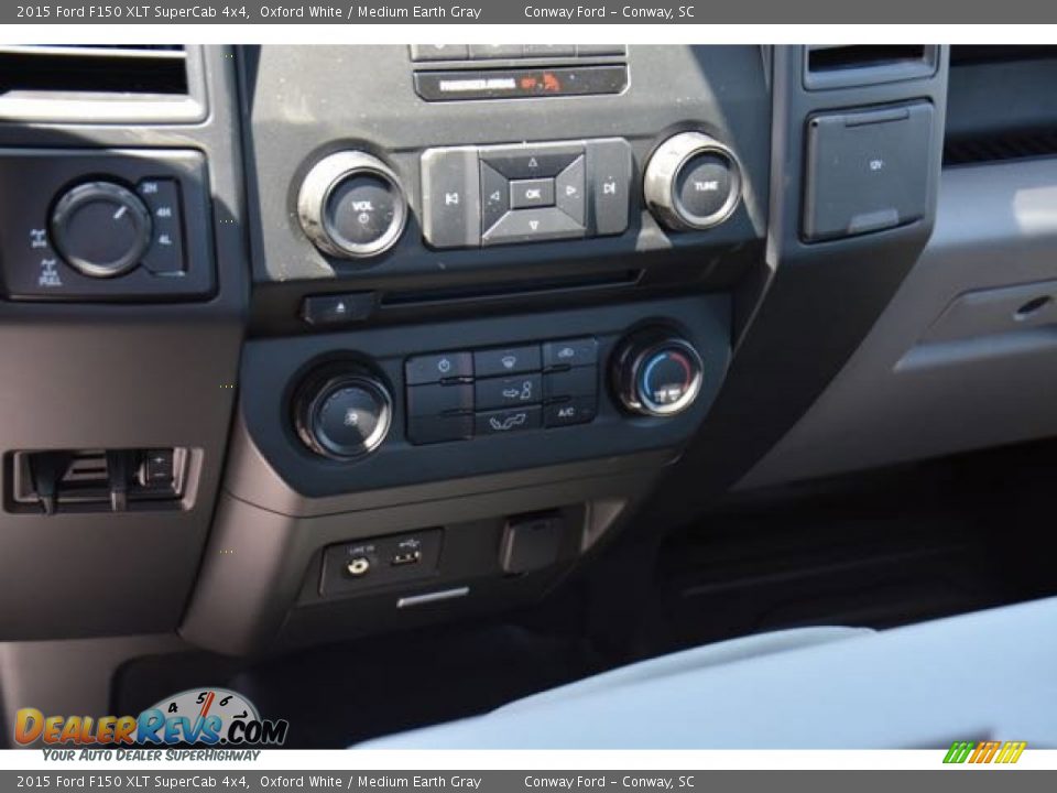 2015 Ford F150 XLT SuperCab 4x4 Oxford White / Medium Earth Gray Photo #24