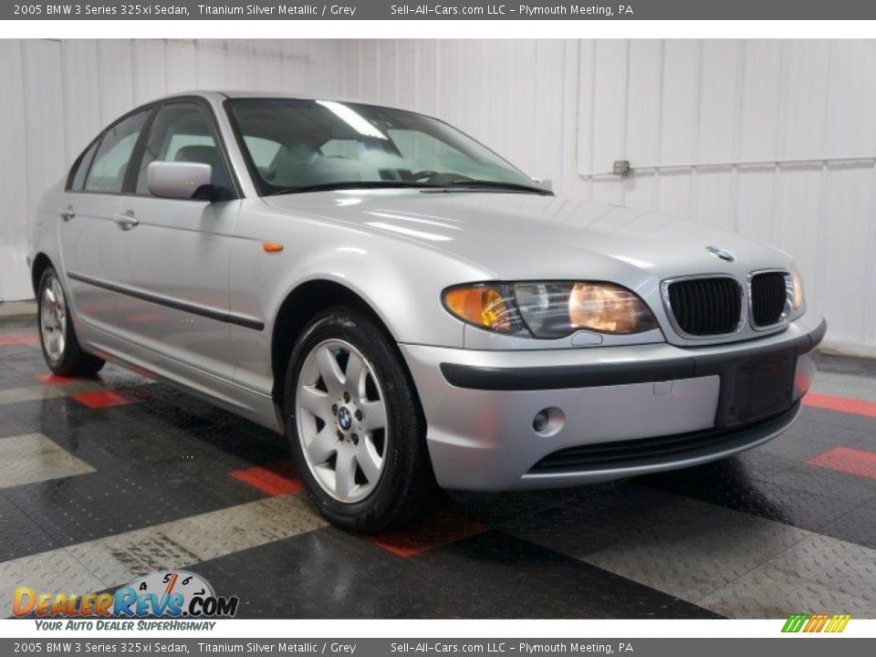 Front 3/4 View of 2005 BMW 3 Series 325xi Sedan Photo #5