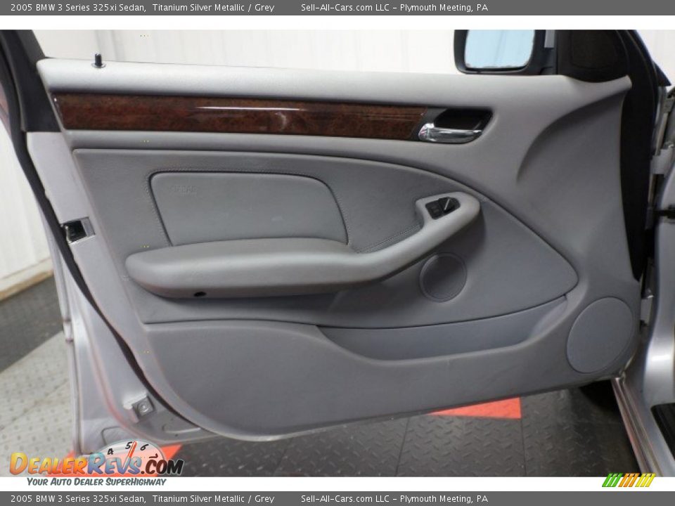 Door Panel of 2005 BMW 3 Series 325xi Sedan Photo #12