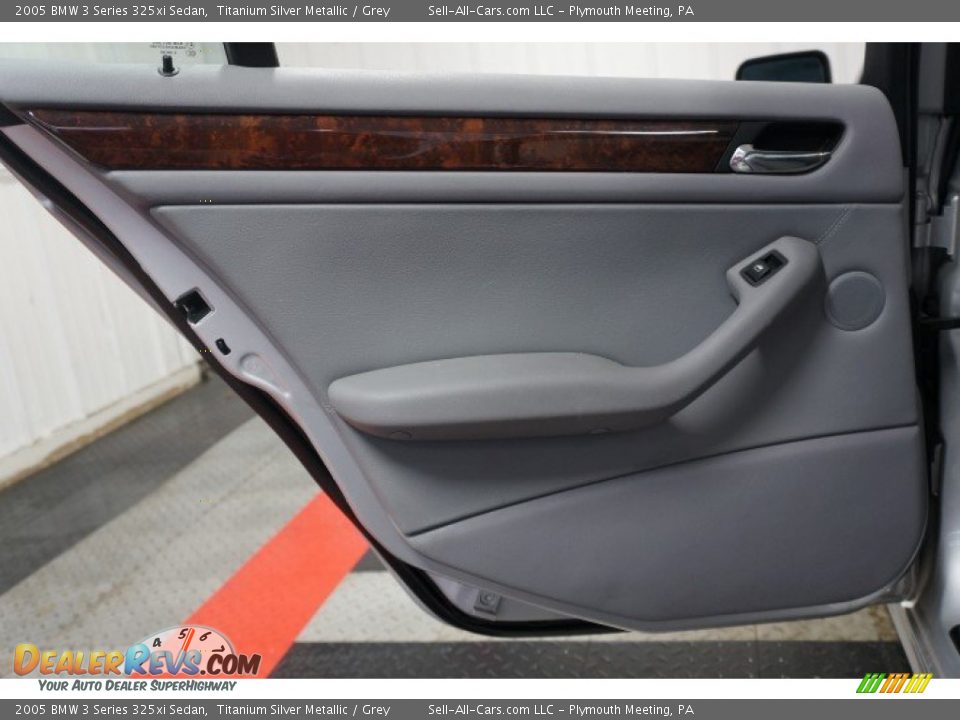 Door Panel of 2005 BMW 3 Series 325xi Sedan Photo #14