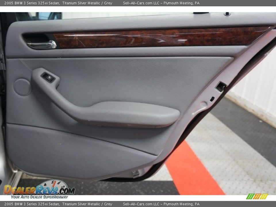 Door Panel of 2005 BMW 3 Series 325xi Sedan Photo #15
