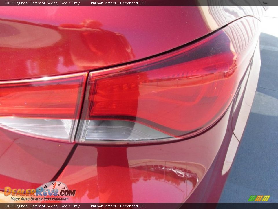 2014 Hyundai Elantra SE Sedan Red / Gray Photo #11
