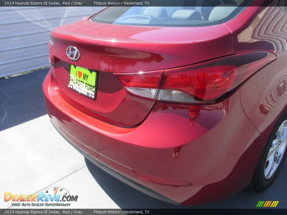 2014 Hyundai Elantra SE Sedan Red / Gray Photo #12