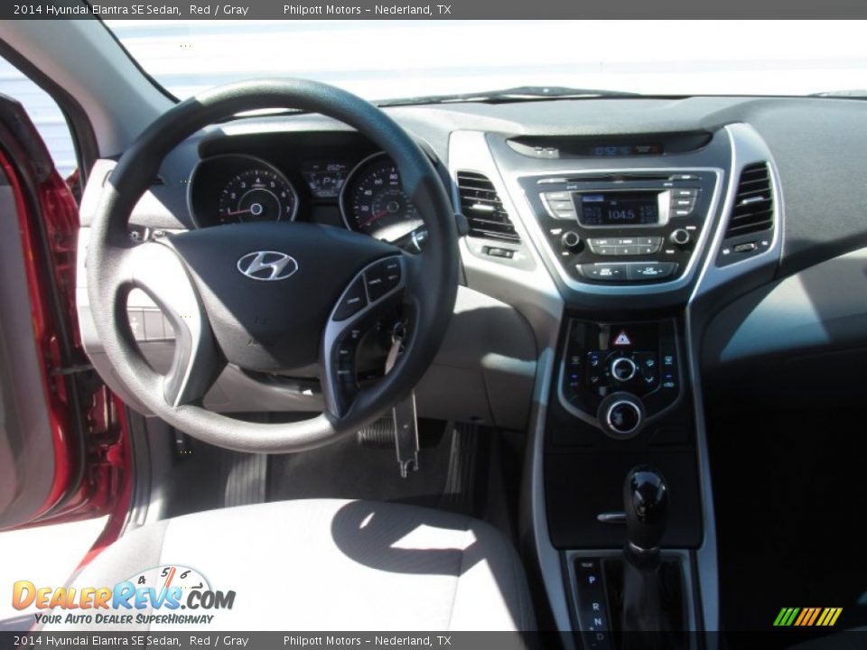 2014 Hyundai Elantra SE Sedan Red / Gray Photo #33