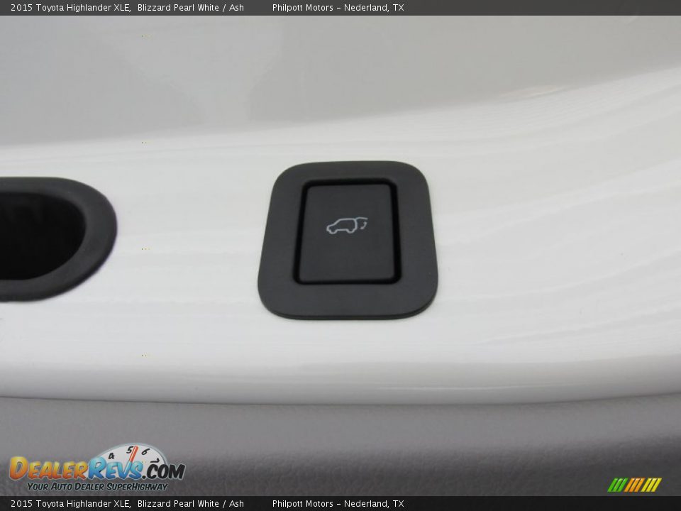 2015 Toyota Highlander XLE Blizzard Pearl White / Ash Photo #18
