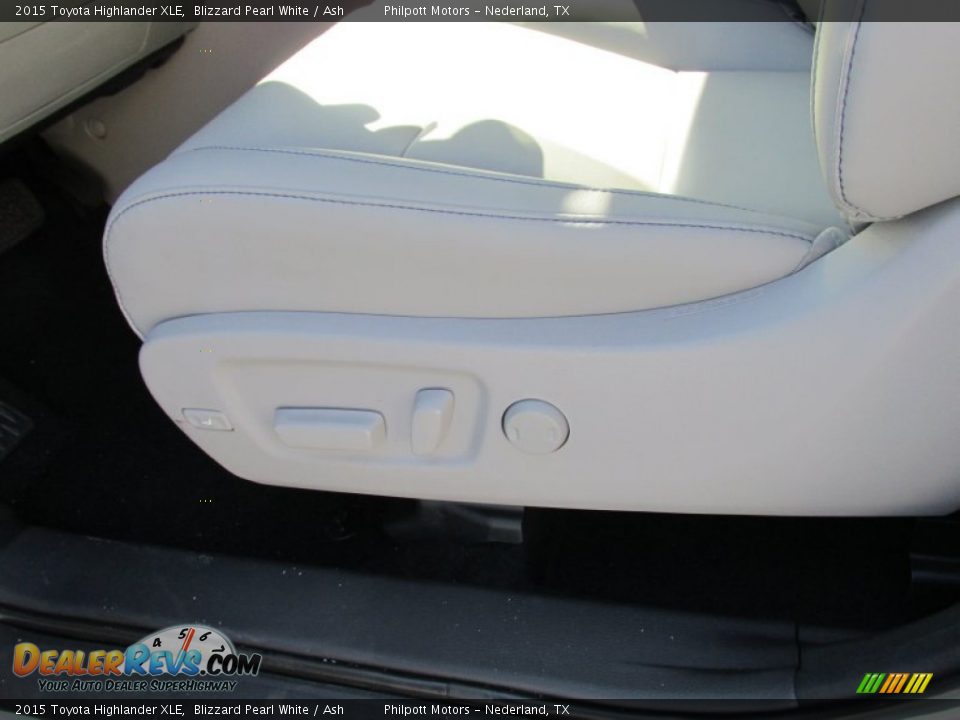 2015 Toyota Highlander XLE Blizzard Pearl White / Ash Photo #24