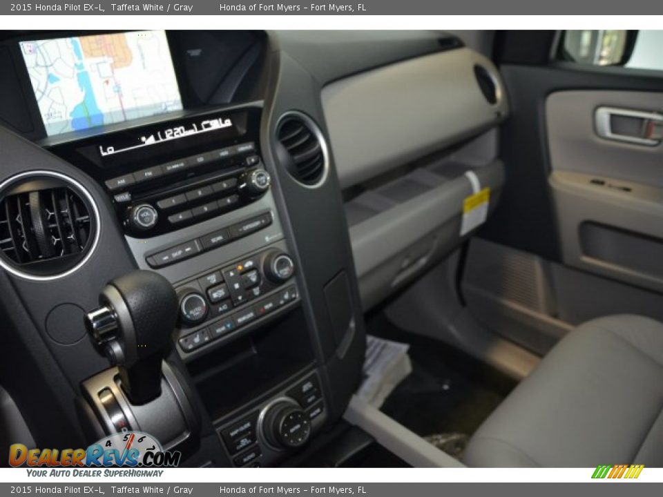 2015 Honda Pilot EX-L Taffeta White / Gray Photo #11