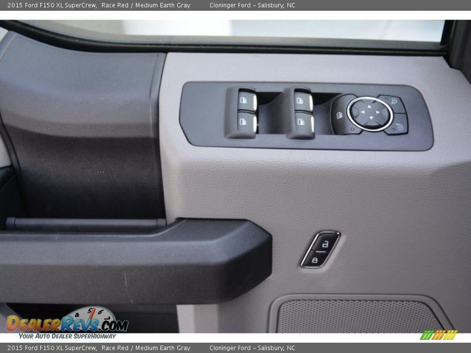 Controls of 2015 Ford F150 XL SuperCrew Photo #8