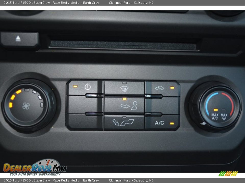 Controls of 2015 Ford F150 XL SuperCrew Photo #15