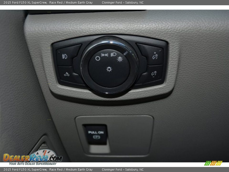 Controls of 2015 Ford F150 XL SuperCrew Photo #19