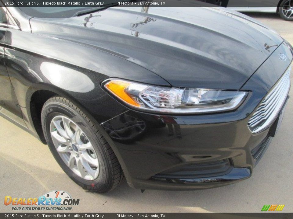 2015 Ford Fusion S Tuxedo Black Metallic / Earth Gray Photo #2