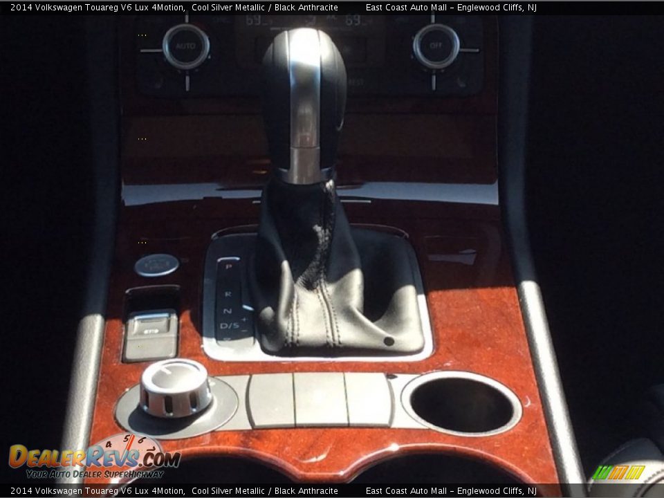 2014 Volkswagen Touareg V6 Lux 4Motion Shifter Photo #9