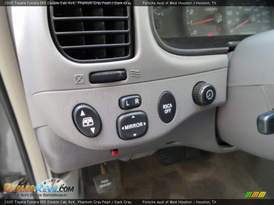 Controls of 2005 Toyota Tundra SR5 Double Cab 4x4 Photo #17