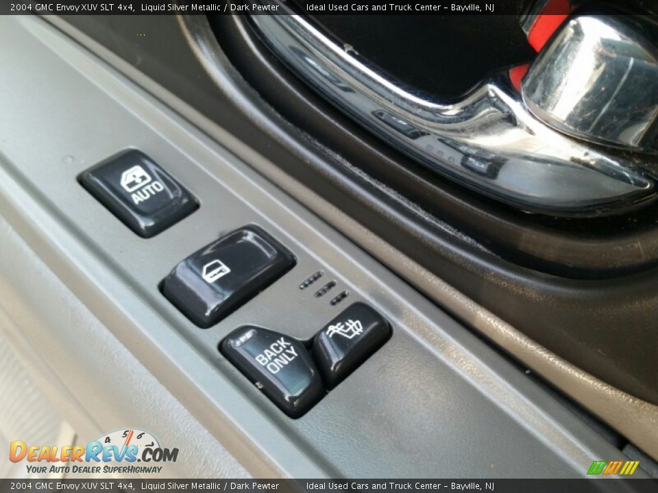 2004 GMC Envoy XUV SLT 4x4 Liquid Silver Metallic / Dark Pewter Photo #11