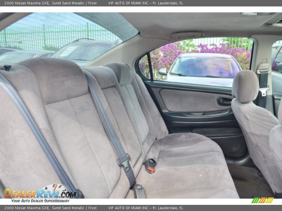 2000 Nissan Maxima GXE Sunlit Sand Metallic / Frost Photo #17