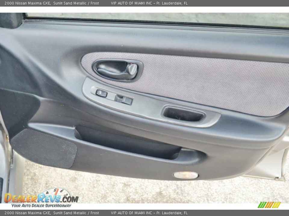 2000 Nissan Maxima GXE Sunlit Sand Metallic / Frost Photo #18