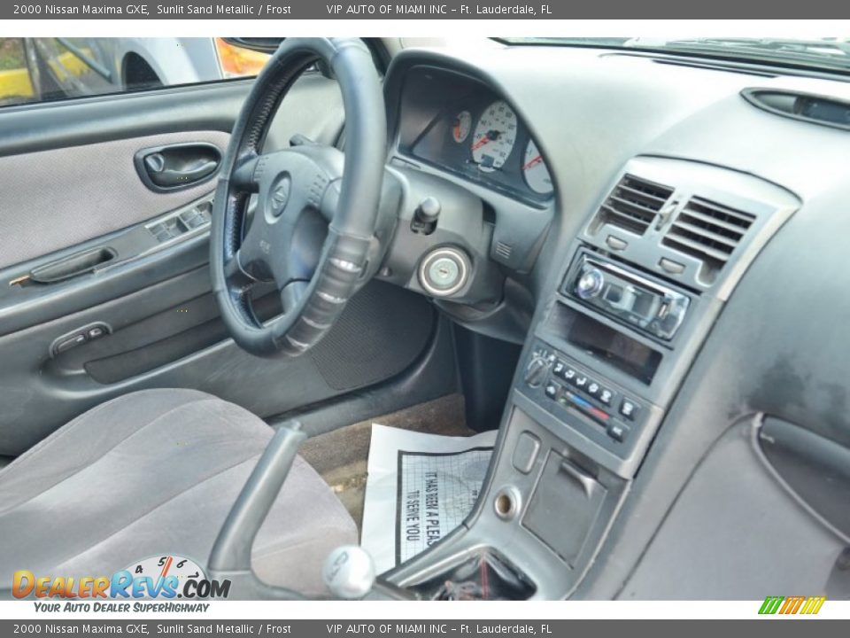 2000 Nissan Maxima GXE Sunlit Sand Metallic / Frost Photo #20