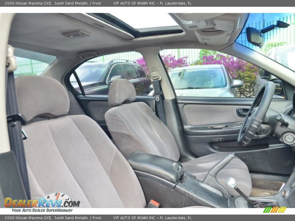 2000 Nissan Maxima GXE Sunlit Sand Metallic / Frost Photo #24