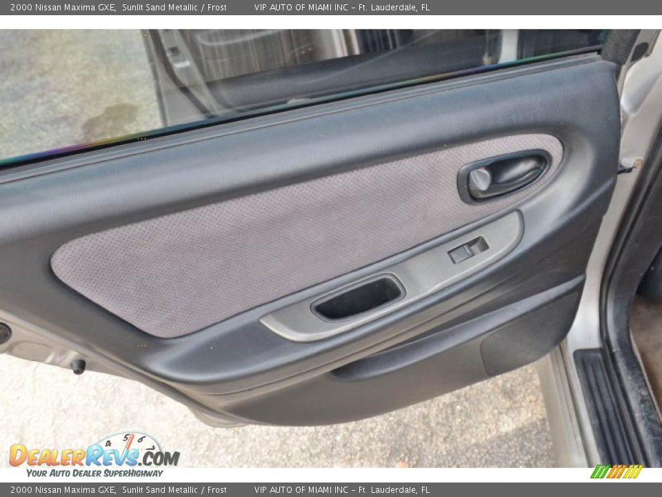 2000 Nissan Maxima GXE Sunlit Sand Metallic / Frost Photo #31