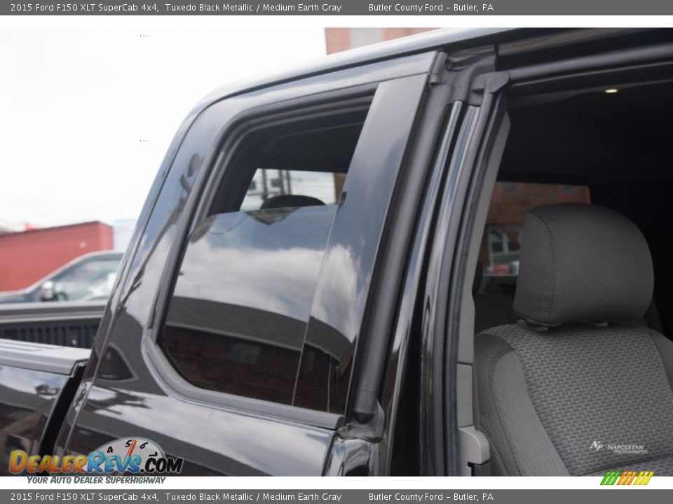 2015 Ford F150 XLT SuperCab 4x4 Tuxedo Black Metallic / Medium Earth Gray Photo #17