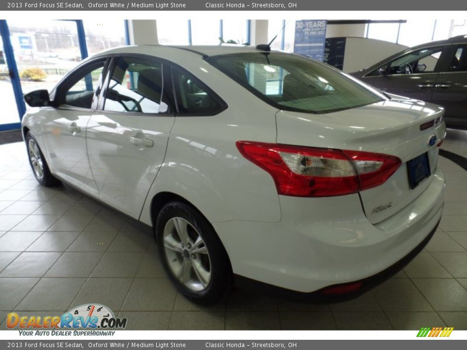 2013 Ford Focus SE Sedan Oxford White / Medium Light Stone Photo #2