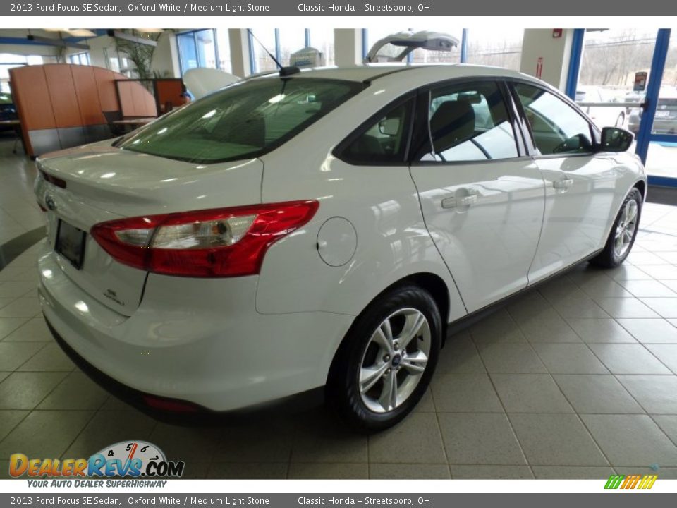 2013 Ford Focus SE Sedan Oxford White / Medium Light Stone Photo #3