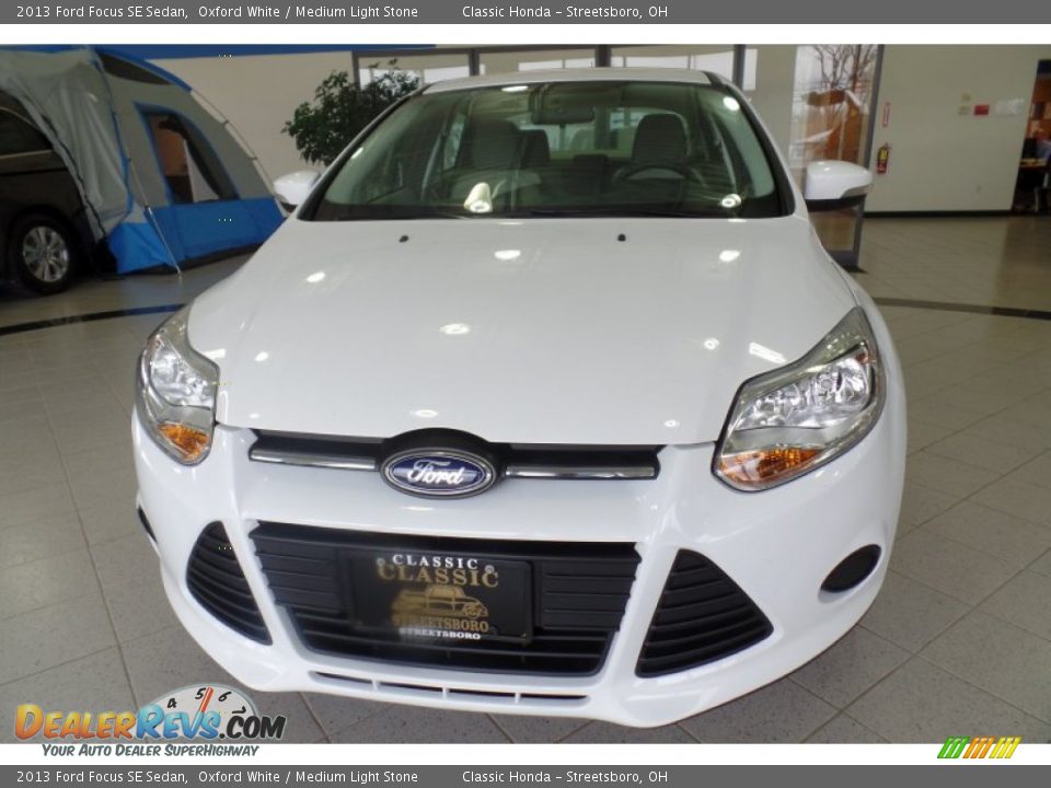 2013 Ford Focus SE Sedan Oxford White / Medium Light Stone Photo #11