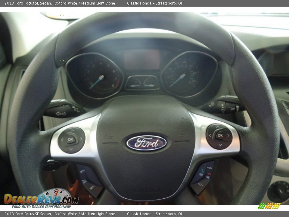 2013 Ford Focus SE Sedan Oxford White / Medium Light Stone Photo #23