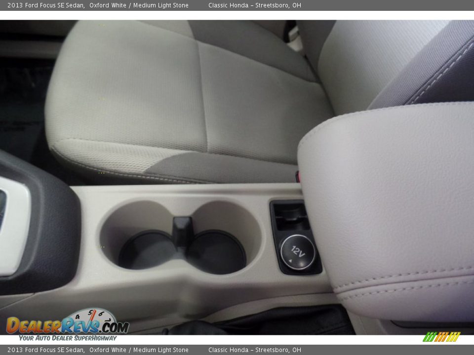 2013 Ford Focus SE Sedan Oxford White / Medium Light Stone Photo #29