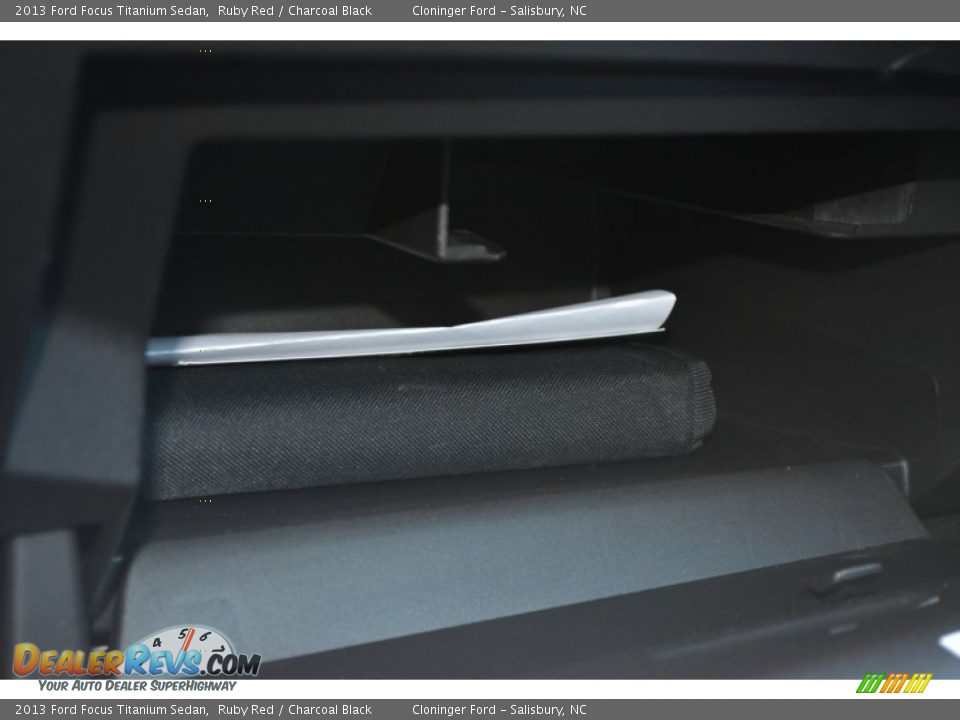 2013 Ford Focus Titanium Sedan Ruby Red / Charcoal Black Photo #32