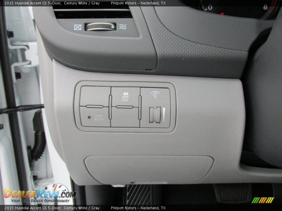 2015 Hyundai Accent GS 5-Door Century White / Gray Photo #29