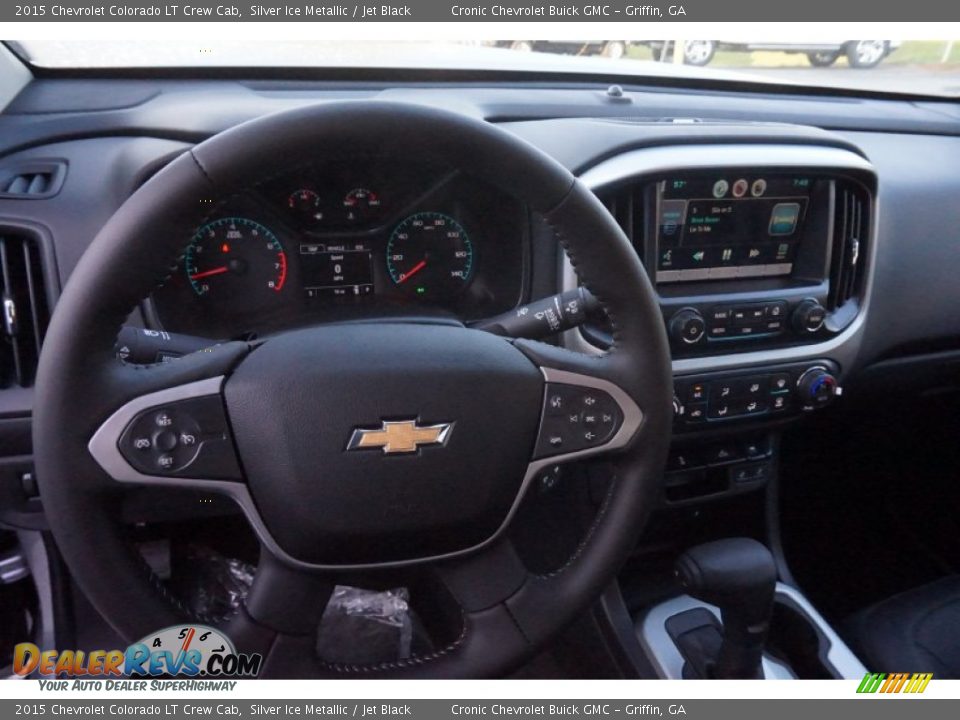 Dashboard of 2015 Chevrolet Colorado LT Crew Cab Photo #10